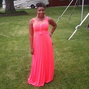 Long Sleeveless Coral Pleated Dress